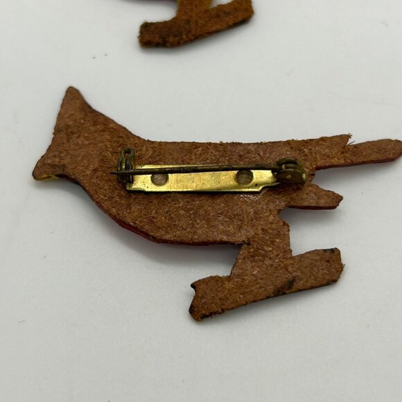 Vintage Cardinal Brooch Handcrafted Leather Birds Hand Painted - Picture 11 of 15